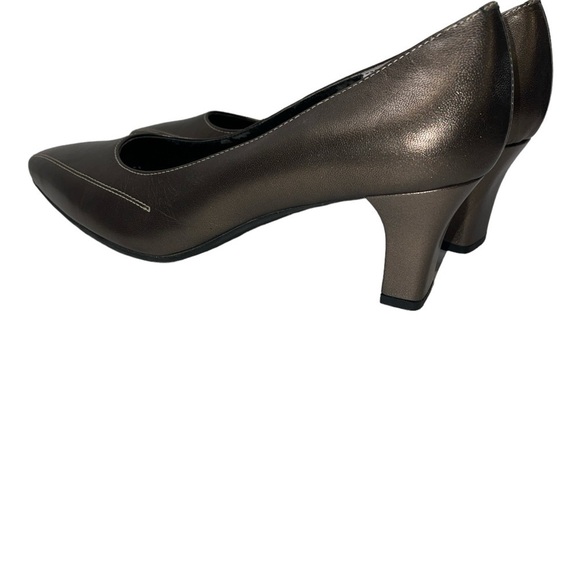Ros Hommerson Women's Pumps Size 10.5M Bronze Leather Slip On Heel Close Toe - Picture 2 of 9